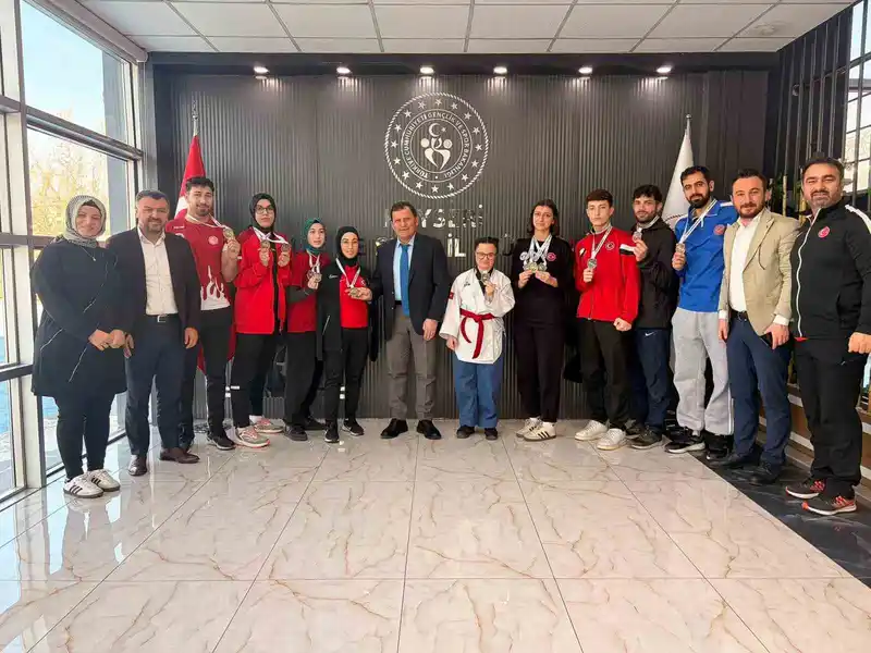 Kayserili İşitme Engelliler Taekwondocularından Tarihi Başarı