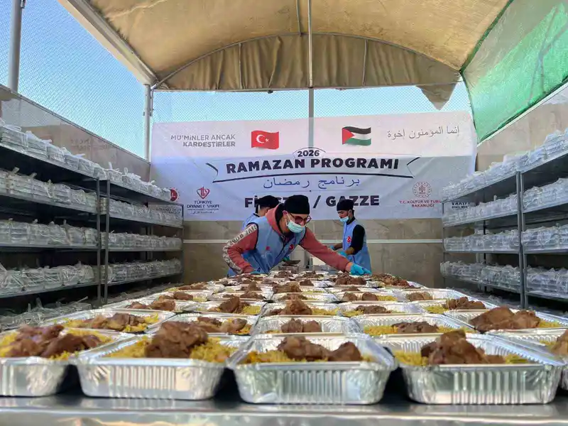 Vakıflar Gazze'de 20 bin kişilik iftar başlattı