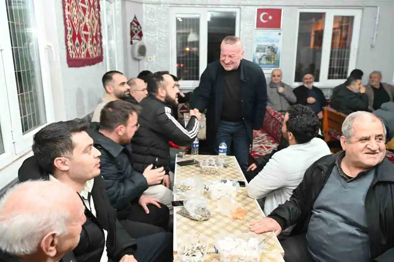 Başkan Karabatı, Ramazan'ın ilk teravihinde vatandaşlarla buluştu