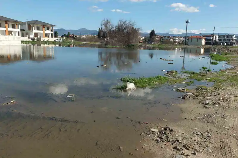 Kanalizasyon çökünce inşaatlar göle döndü, Ören'de tepki büyüyor