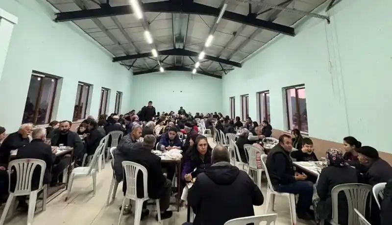 Burhaniye'de asırlık iftar geleneği Bahadınlı'da başladı