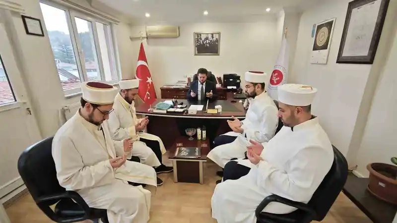 Şaphane'de yeni imam hatiplere cübbe giydirme töreni