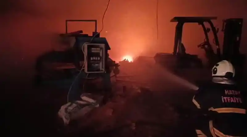 Payas'ta marangoz atölyesinde yangın çıktı