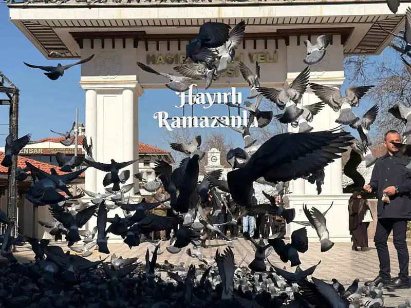 Hacı Bayram Veli Camii Ramazan'ın ilk cuma namazında doldu taştı