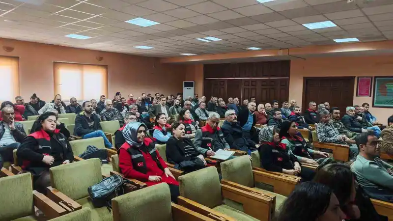 Kozan'da hurma üreticilerine verimlilik eğitimi