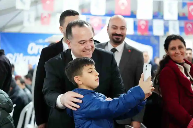 Manisa'da Binlerce Kişiyle İftar Sofrası Kuruldu