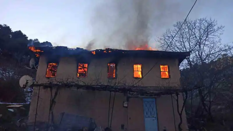 Bursa'da ev yangınında 83 yaşındaki kadın hayatını kaybetti