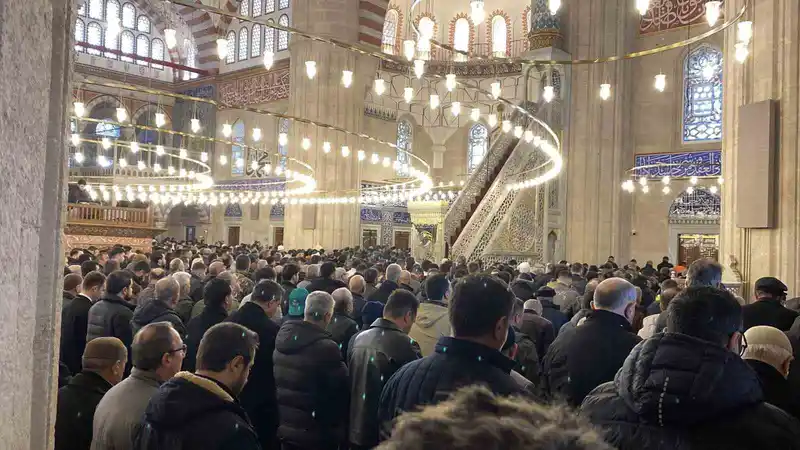 Selimiye Camii'nde 4 yıl sonra ilk cuma namazı kılındı