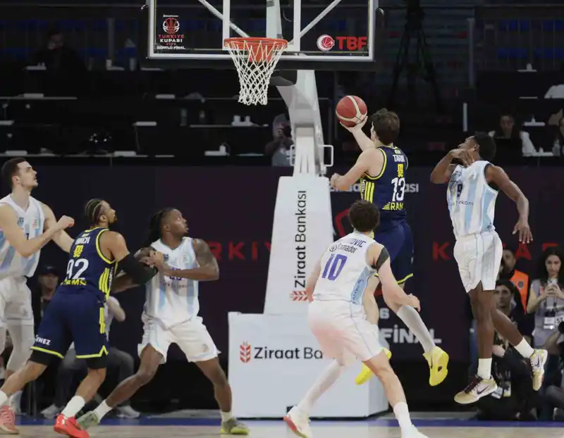 Fenerbahçe, Türk Telekom'u yenerek Ziraat Kupası finalinde Beşiktaş'ın rakibi oldu