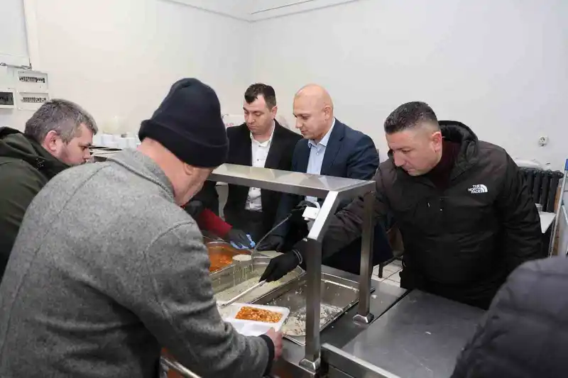 Başkan Önal vatandaşlarla iftar sofrasında buluştu