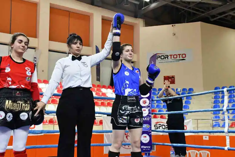 BEUN'lu Sude Nur Basancı Üçüncü Kez Muay Thai Türkiye Şampiyonu