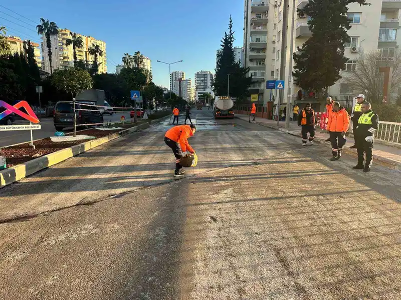 Mersin'de selde hasar gören köprüde tahkimat tamamlandı, yol trafiğe açıldı