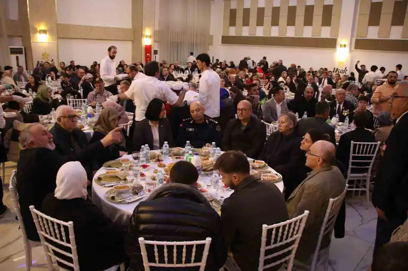 Uşak Valisi Ramazan'ın ilk iftarında şehit yakınları ve gazilerle buluştu