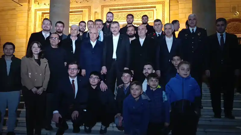 Bakan Çiftçi, Kahramanmaraş'ta Teravih Namazı Kıldı