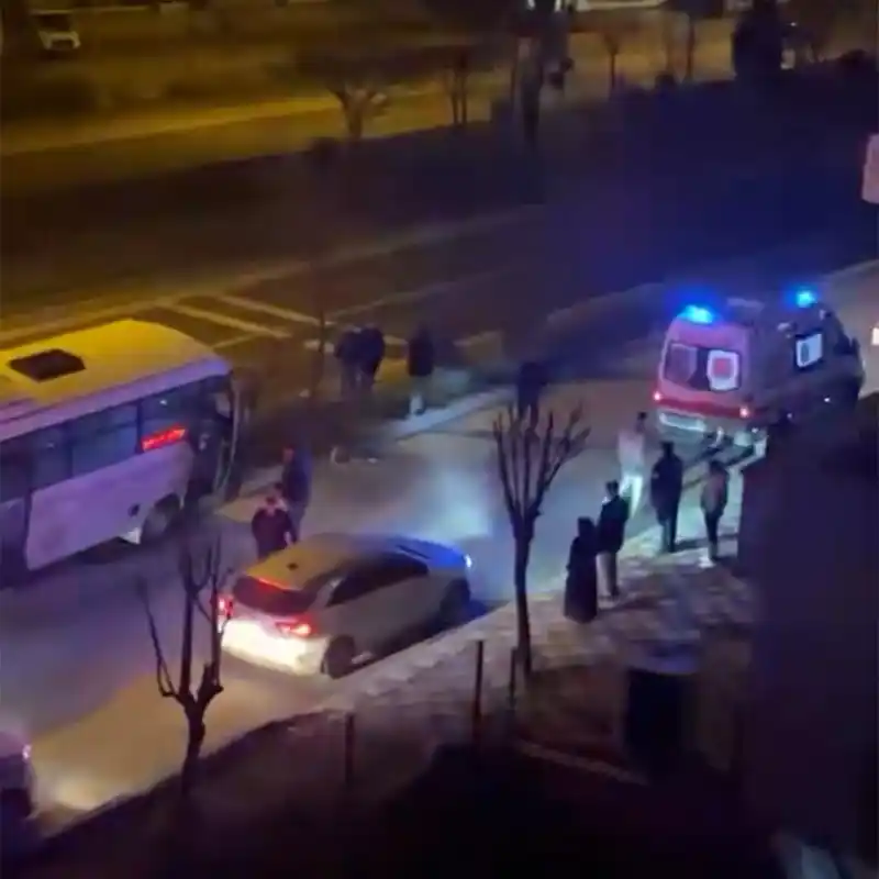 Bolu'da halk otobüsü kontrolden çıktı, ağaca çarparak durabildi