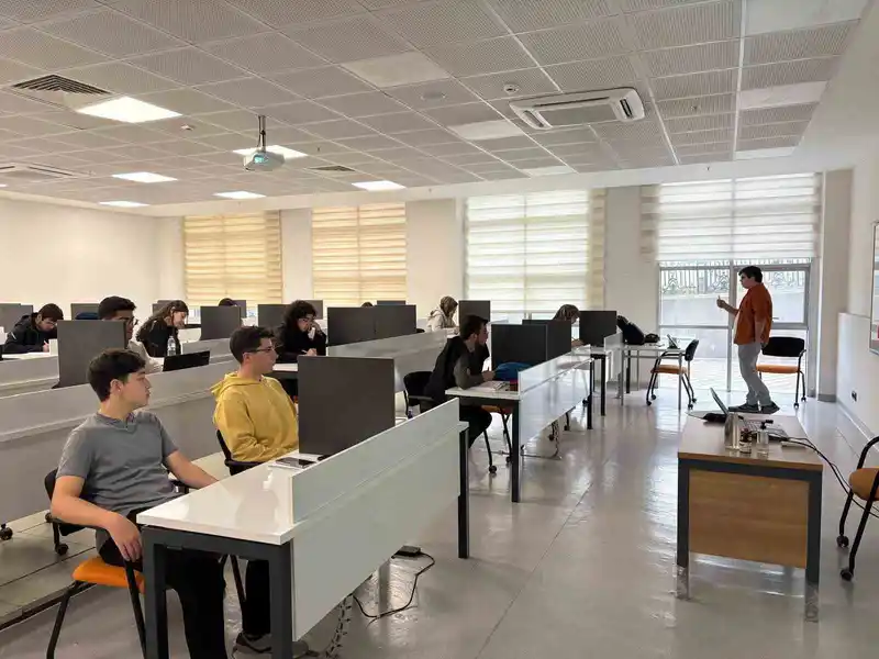 BTÜ'nün 'Tercihten Önce Üniversiteni Yaşa' projesi tescillendi