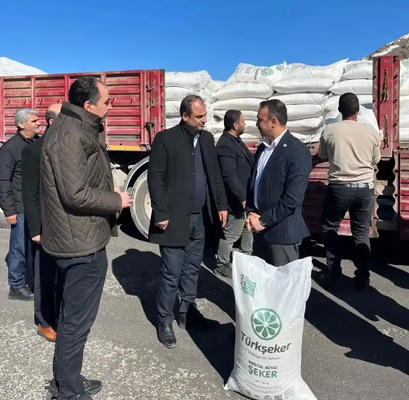 Çelikhan'da arıcılara indirimli şeker dağıtımı