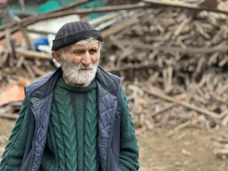 76 yaşındaki adam, çatıdan düşerek hayatını kaybetti