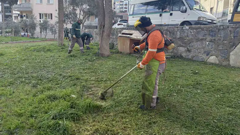 Kuşadası Belediyesi kenti temiz ve yeşil tutmak için çalışıyor