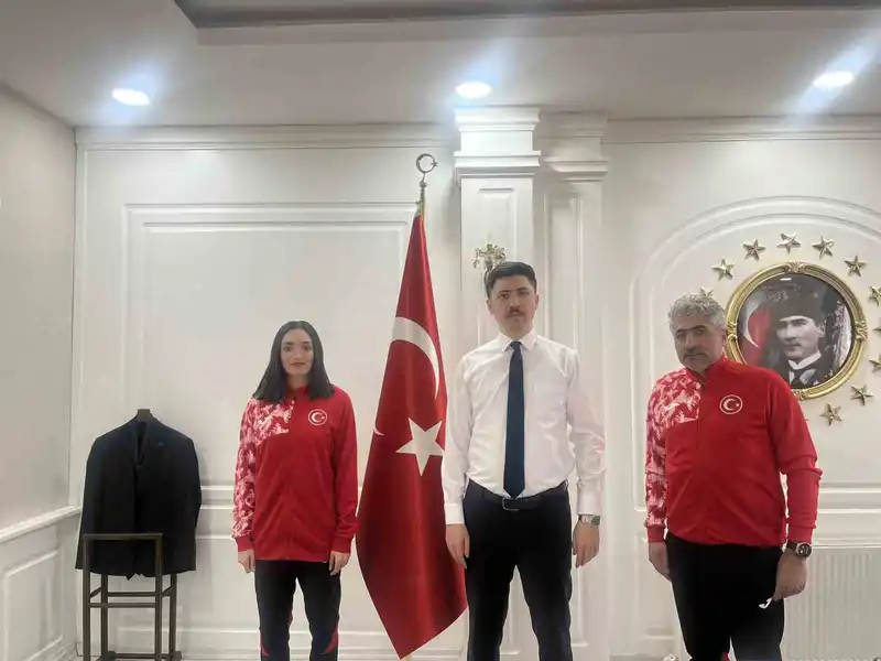 Milli Sporcu Tuğba Toptaş, Kaymakam Kahraman'ı Ziyaret Etti