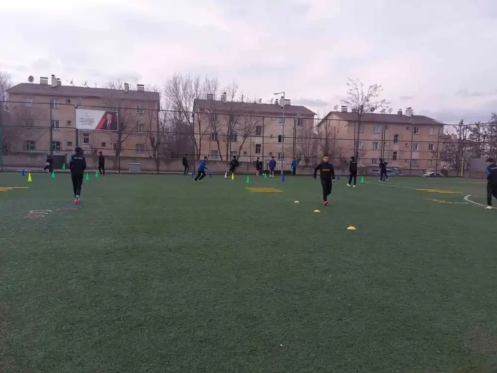 Muş’ta futbol antrenmanları sürüyor