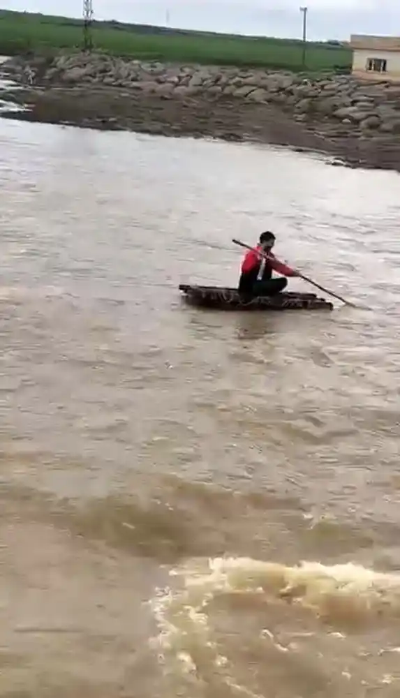 Mardin’de taşan derede sal keyfi