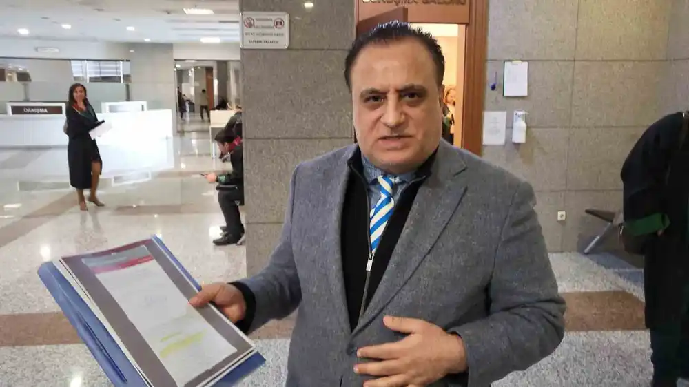 Ünlü yapımcı Erol Köse, Sarıyer Maslak’ta bulunan Ağaoğlu 1453 Konutları’nın 16’ıncı katından düşerek hayatını kaybetti.