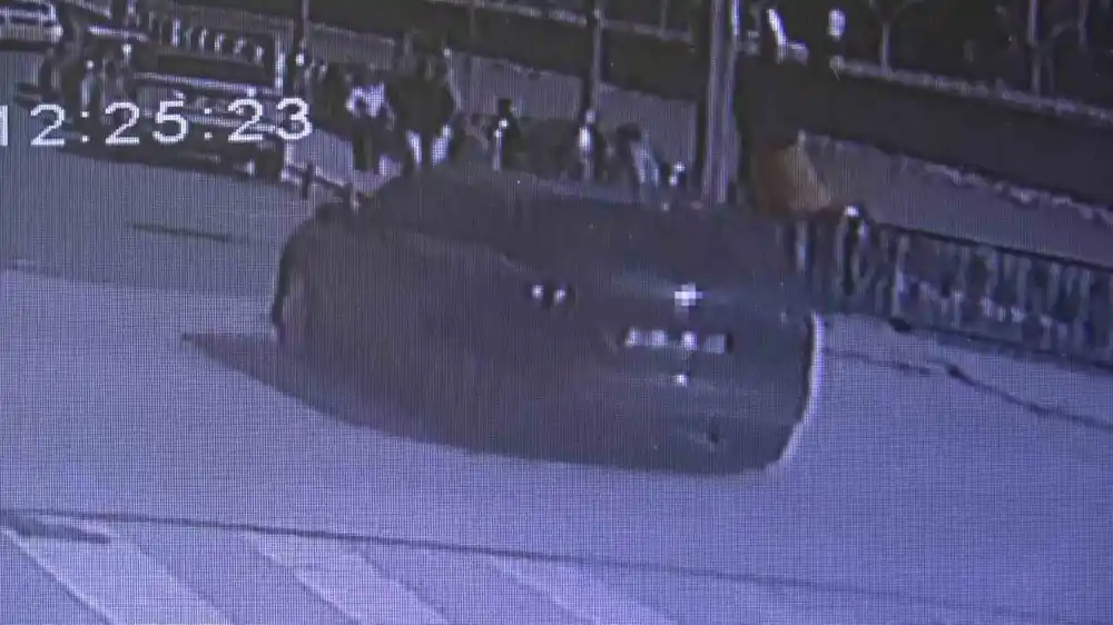 Amasya’da otomobilin çarptığı motosikletli havada takla attı