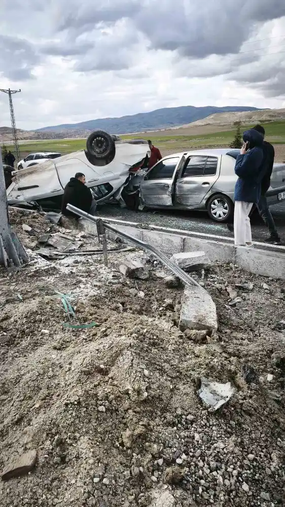 Nevşehir’de iki otomobil çarpıştı: 3 yaralı