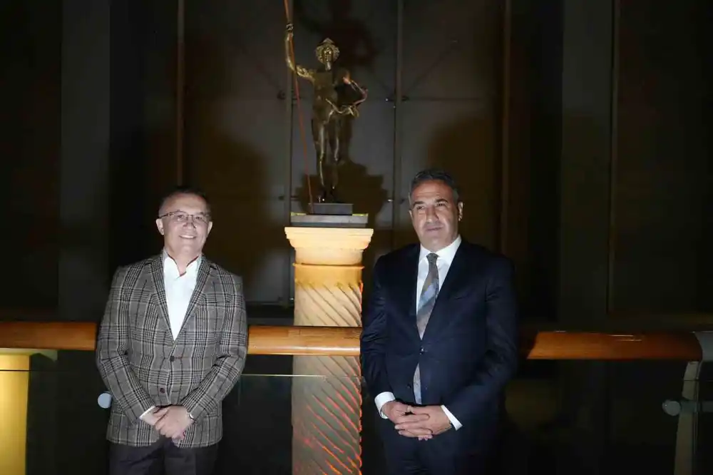 Zeugma Mozaik Müzesi’nde yoğun ilgi gören Mars heykelinin önü genişletildi