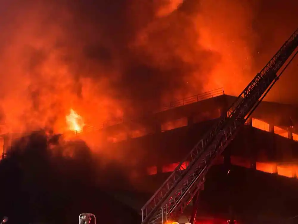 Trabzon’da fındık fabrikasındaki yangına müdahale devam ediyor