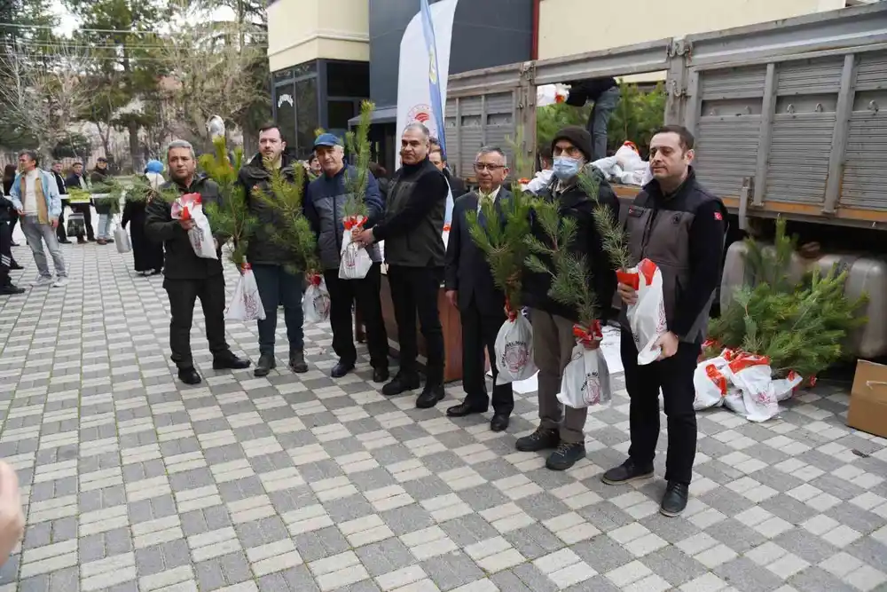 Eskişehir Orman Bölge Müdürlüğü’nden fidan dağıtımı