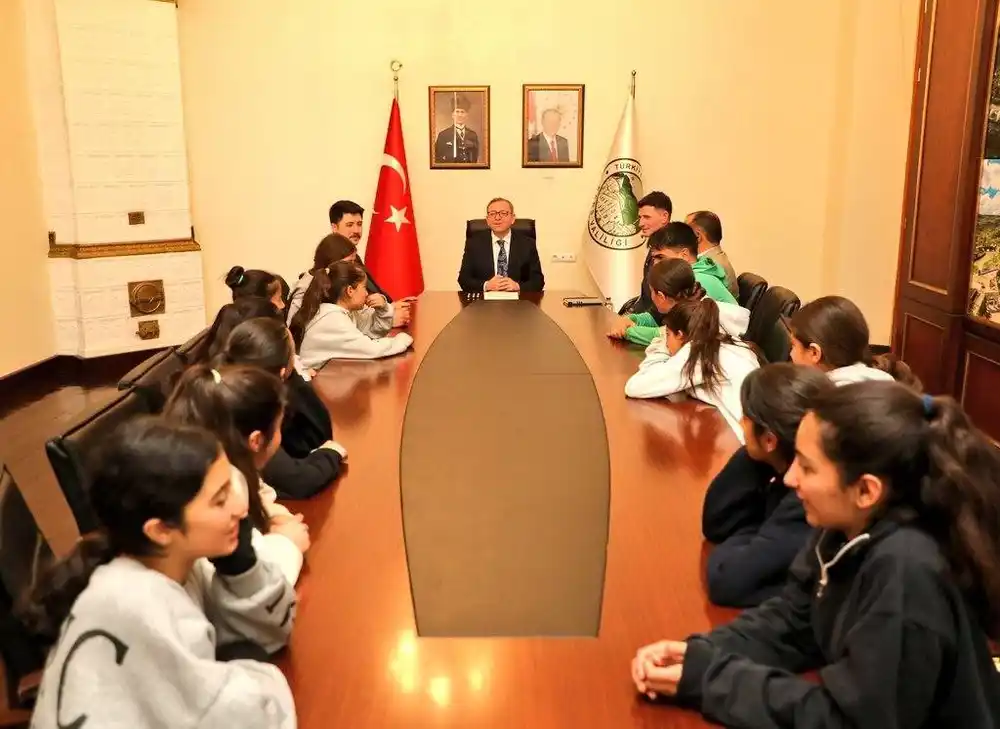 Kars’ı gururlandıran başarı: Şampiyon takım yarı finalde