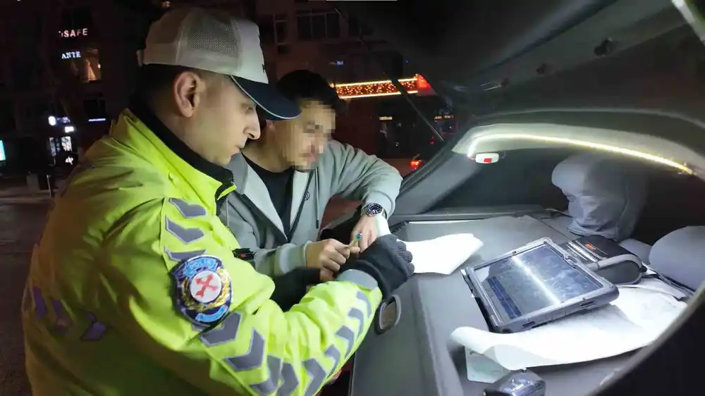 Gebze’den Kadıköy’e gezmeye geldi, ceza ile döndü: Abartı egzozdan men edildi