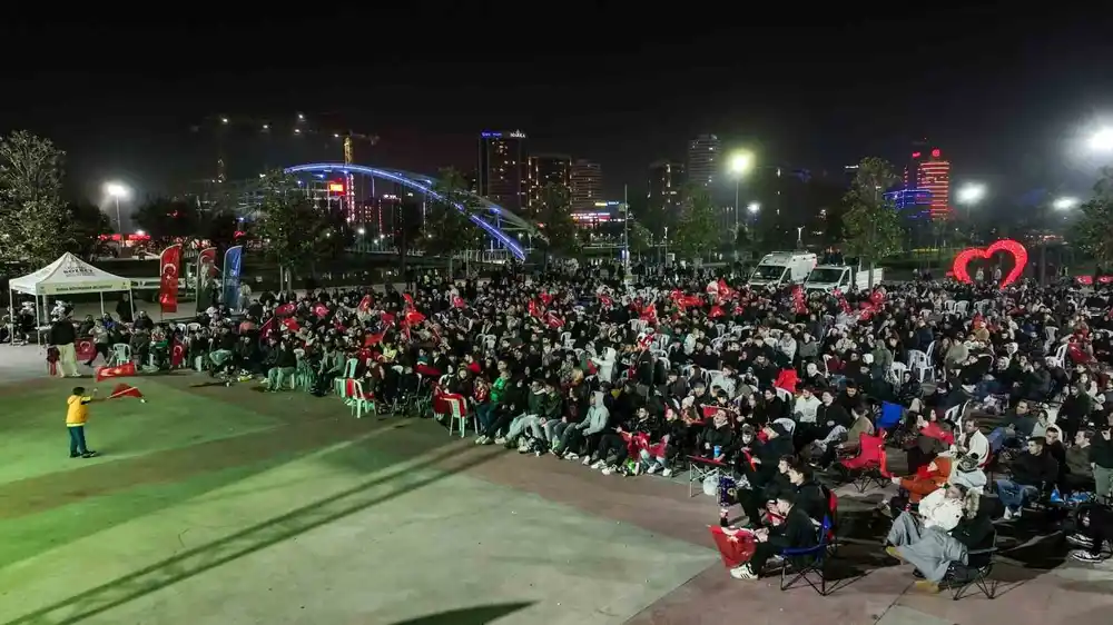 Bursa’da dev ekranda milli coşku