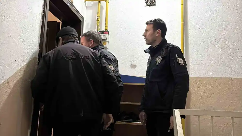 Kanser hastası yaşlı adam evinde can verdi, polis inceleme başlattı