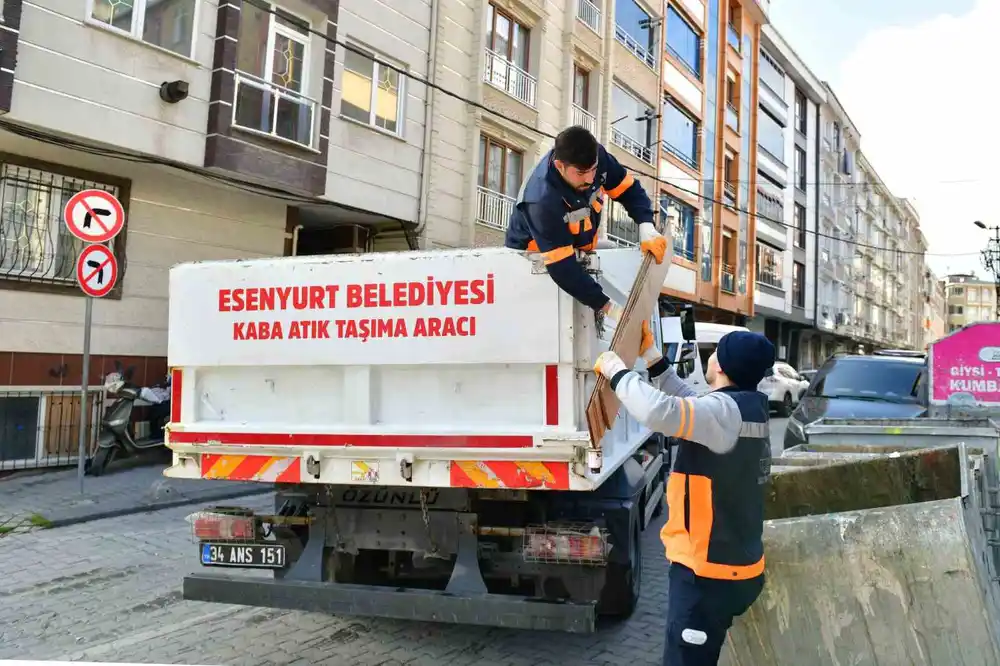 Esenyurt Belediyesi, kaba atıkları geri dönüşüme kazandırıyor
