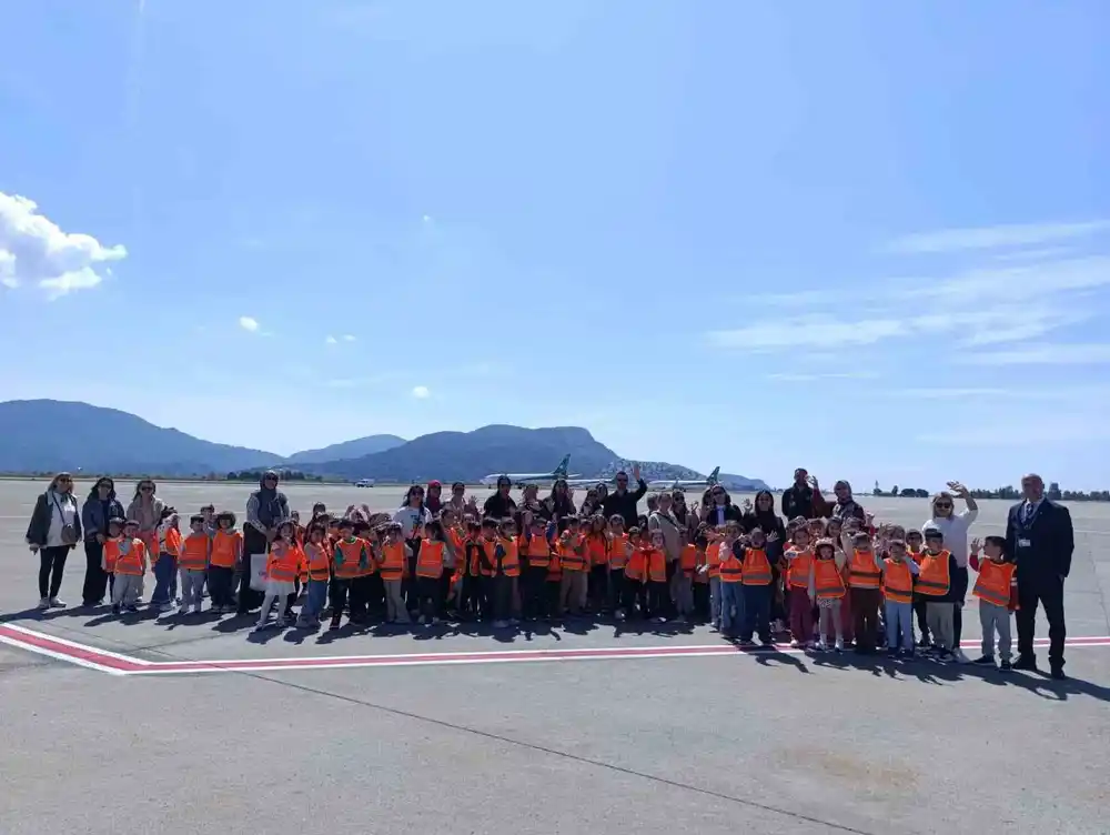 Köyceğiz Anaokulu öğrencileri Dalaman Havalimanı’nı gezdi