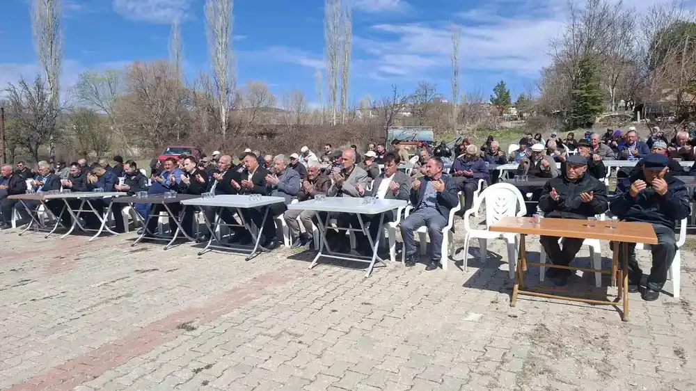Hisarcık’ta depremde hayatını kaybedenler için mevlit ve hayır yemeği