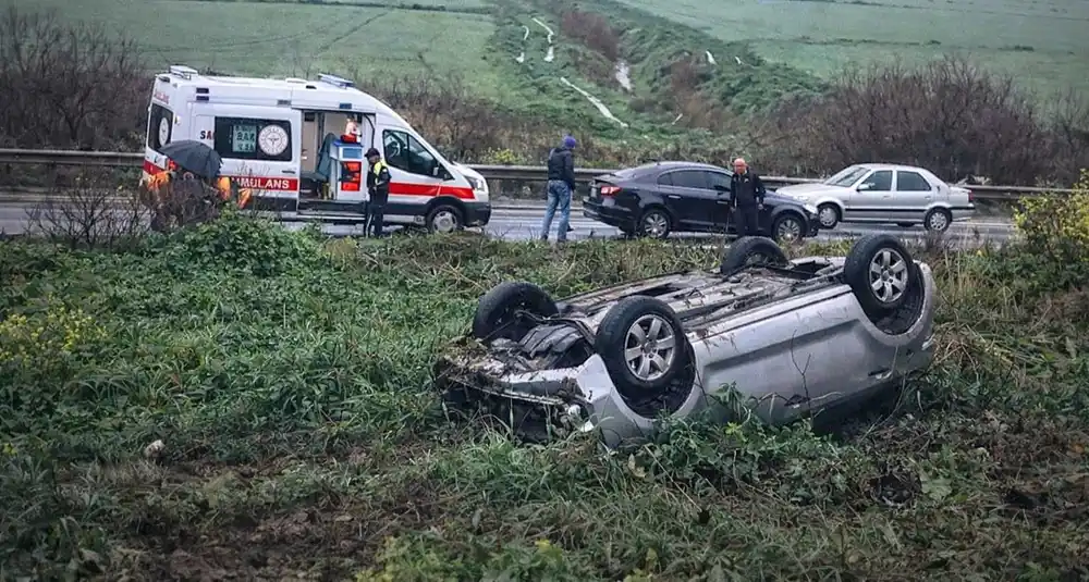 Kontrolden çıkan otomobil ters döndü: 1 yaralı