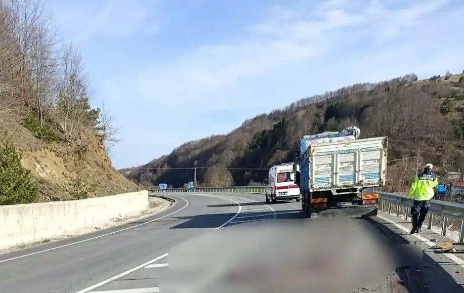 Samsun’da virajı alamayan motosiklet kamyonla çarpıştı: 1 ölü